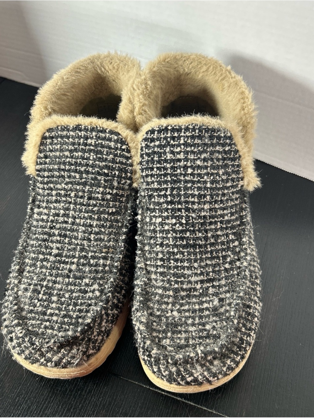 Hey Dude Denny Tweed Slip-On Shoes with Tan Faux-Fur Lining Womens 9